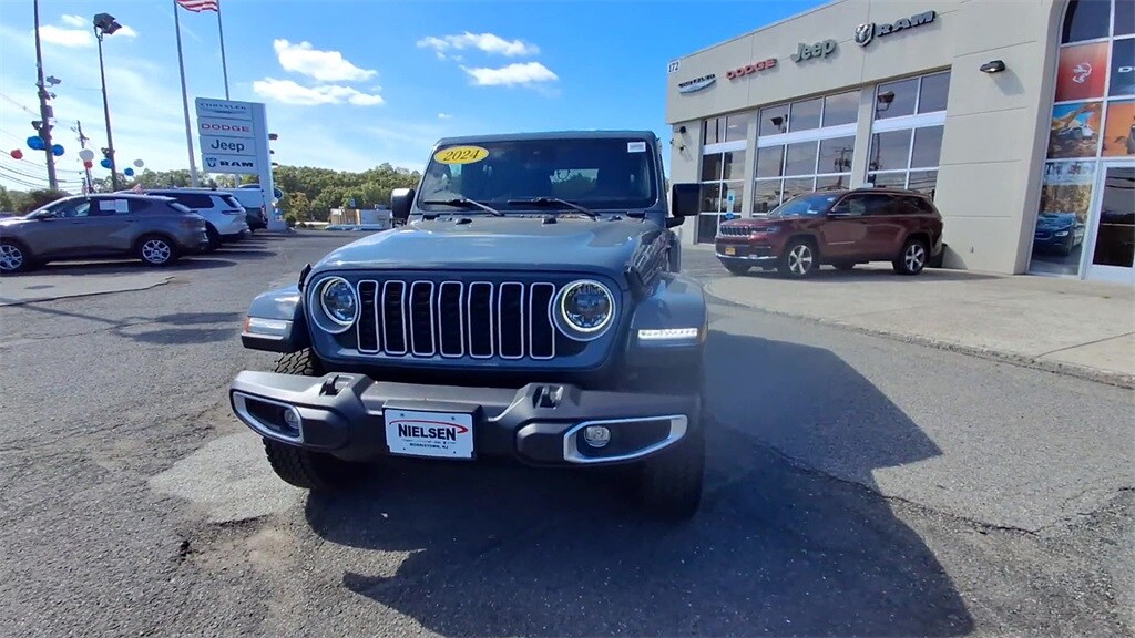 2024 Jeep Wrangler Sahara photo 3