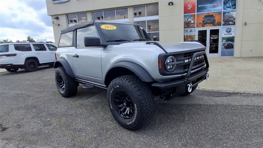 2022 Ford Bronco Black Diamond photo 2