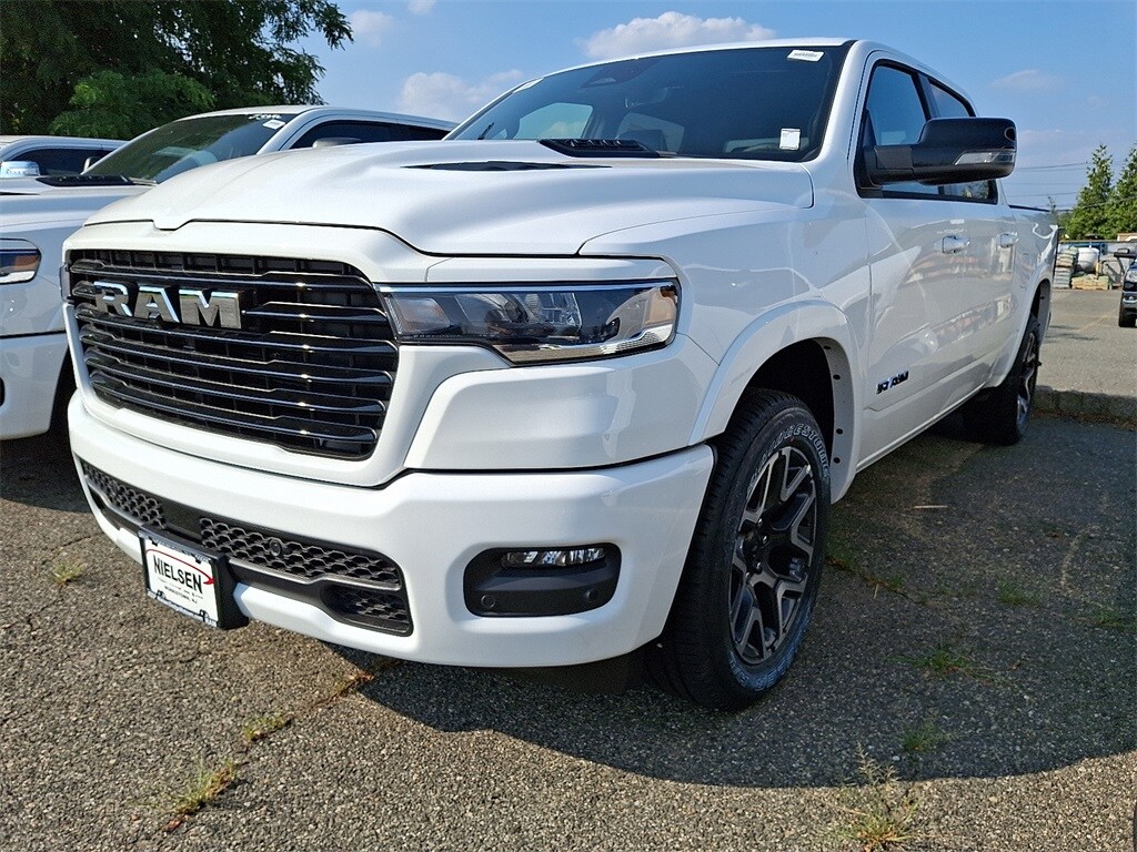 2025 Ram 1500 Laramie photo 3