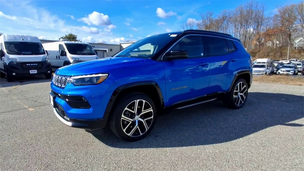 2024 Jeep Compass Limited photo 3