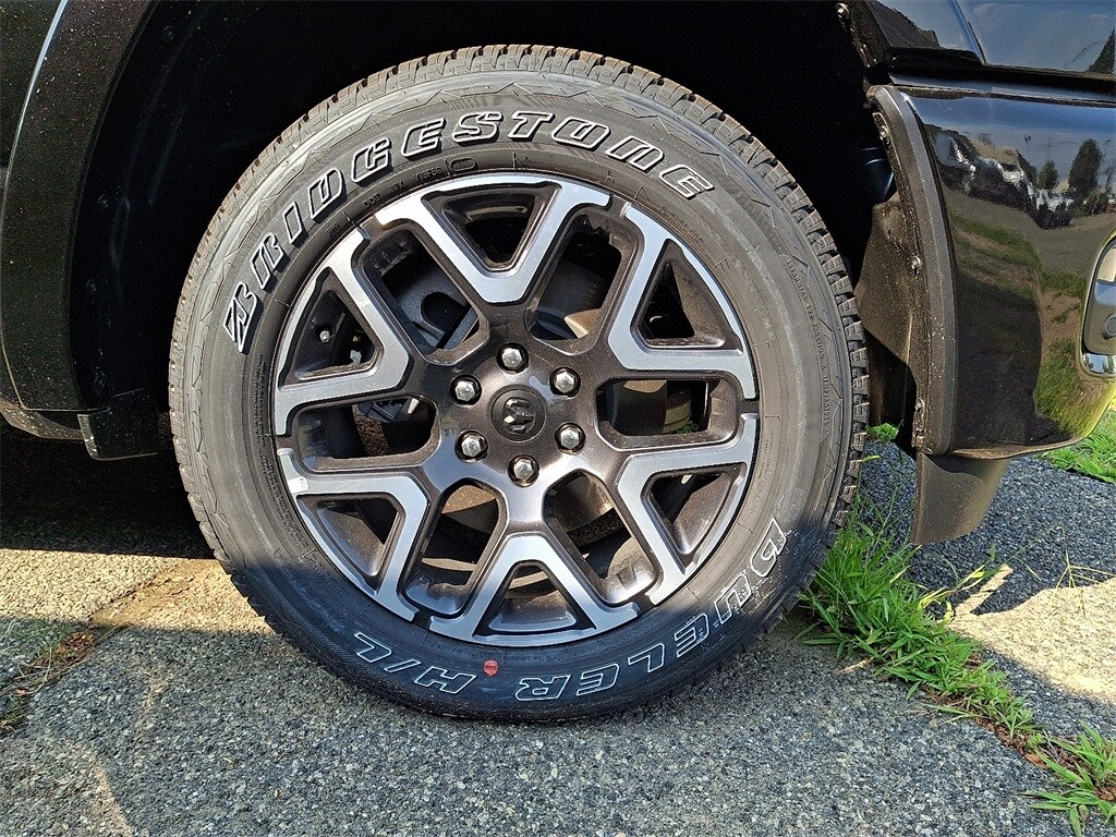 2025 Ram 1500 Laramie photo 2
