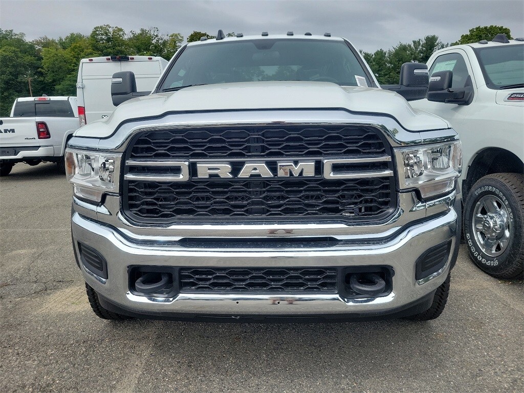 2024 Ram 5500 Tradesman photo 2