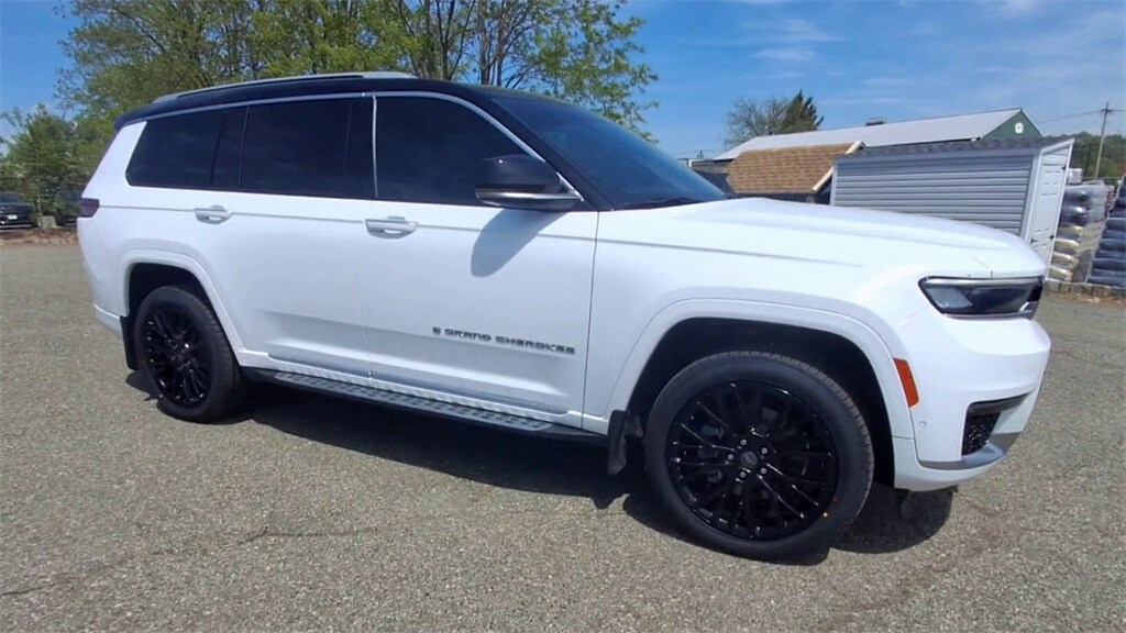 2021 Jeep Grand Cherokee L Summit Reserve photo 2