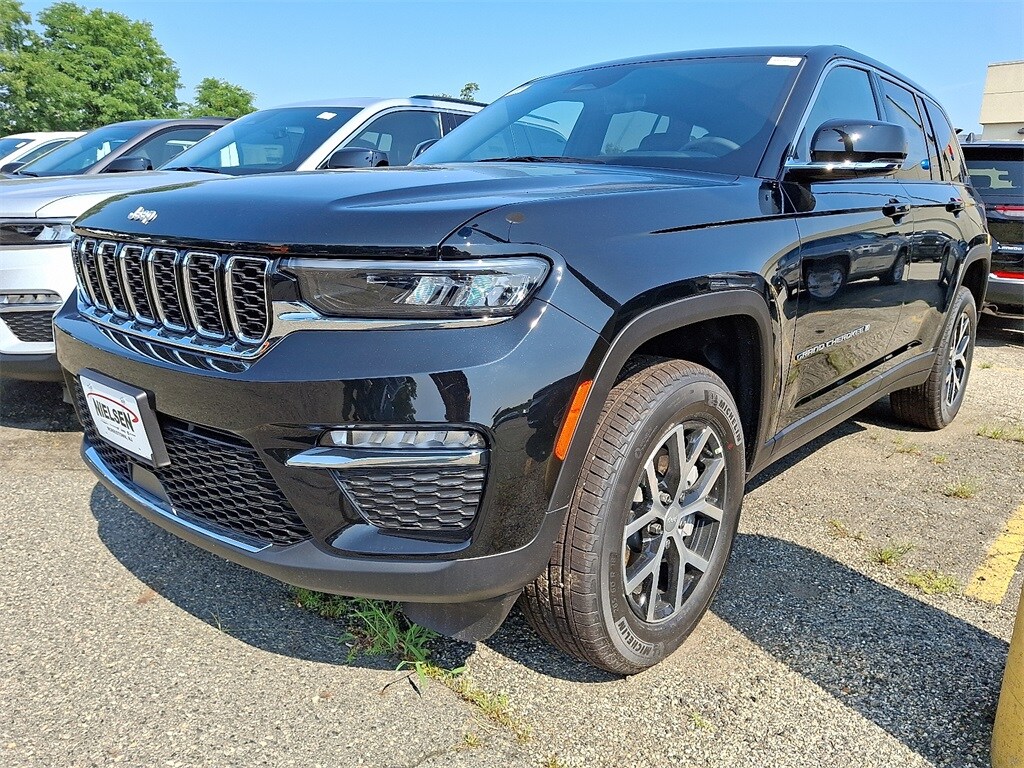 2025 Jeep Grand Cherokee Limited photo 2