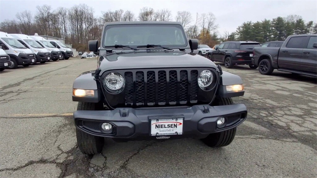 2022 Jeep Gladiator Altitude photo 3