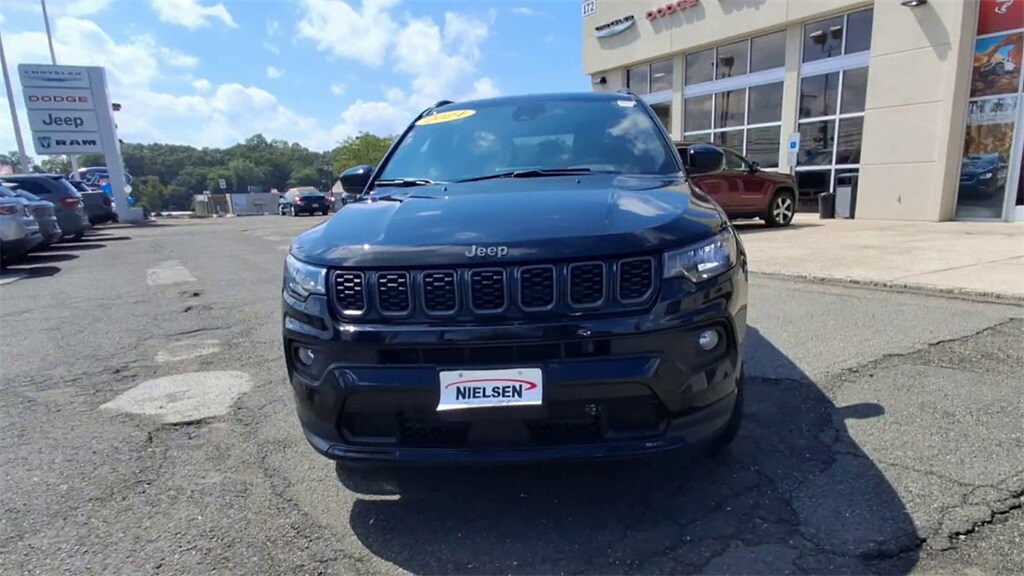 2024 Jeep Compass Latitude photo 2