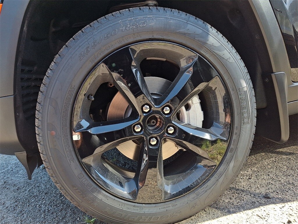 2025 Jeep Grand Cherokee Limited photo 4