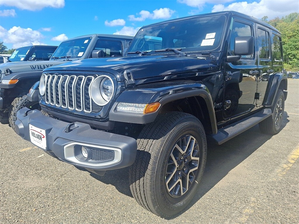 2025 Jeep Wrangler Sahara photo 2