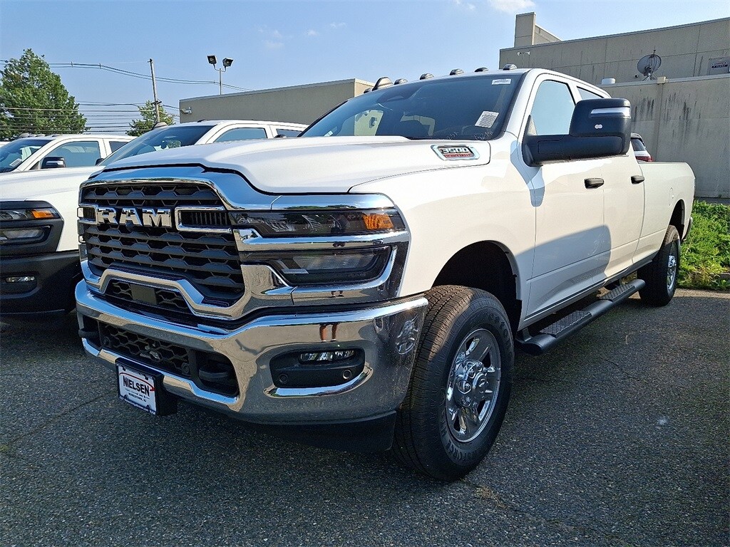 2025 Ram 3500 Tradesman photo 2