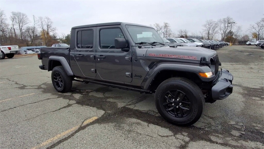 2022 Jeep Gladiator Altitude photo 2