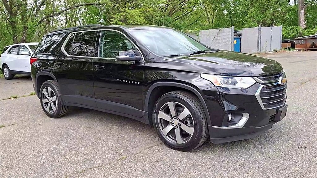 2021 Chevrolet Traverse Leather photo 2