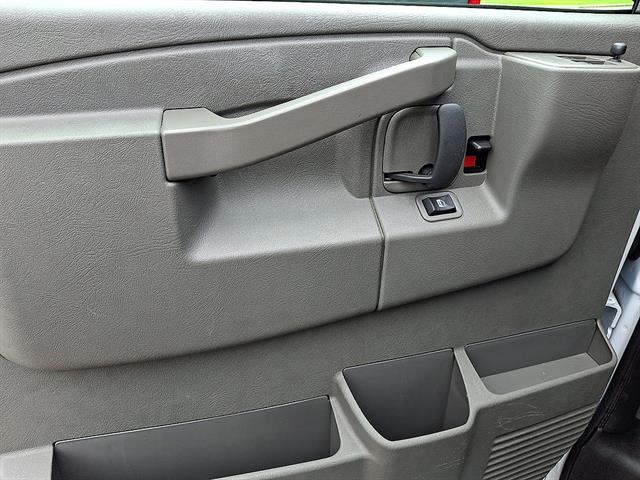 2025 GMC Savana Cargo Work Van - Photo 10