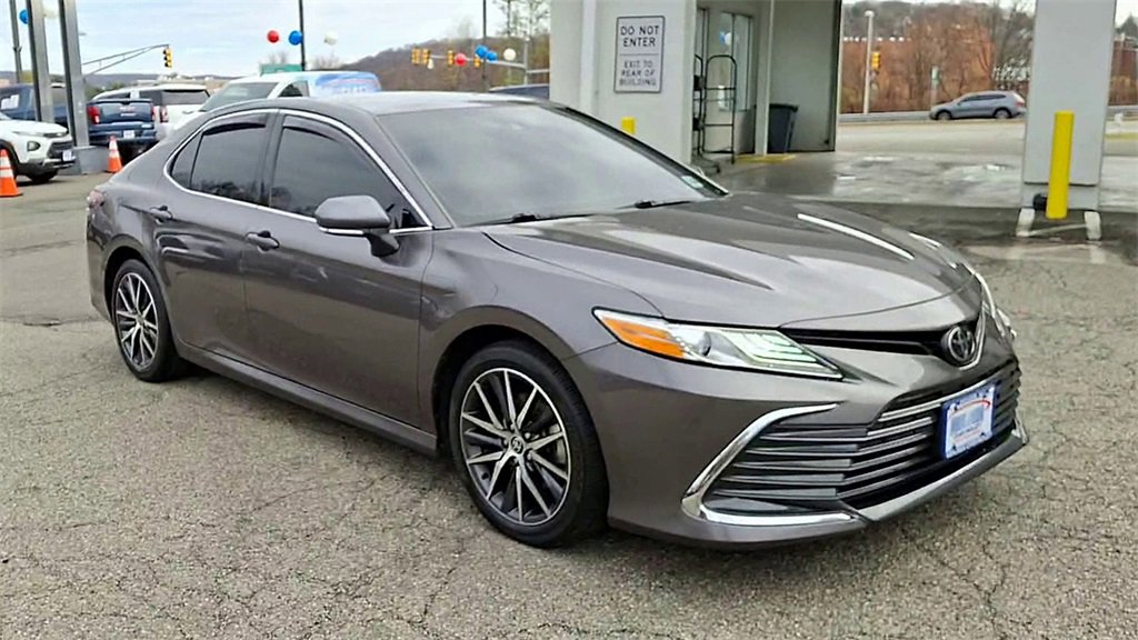 2023 Toyota Camry XLE photo 2