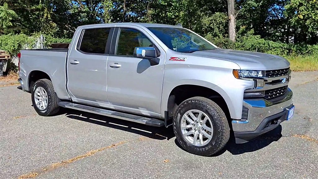 2022 Chevrolet Silverado 1500 LT photo 2