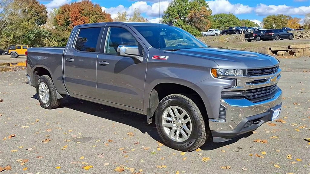 2019 Chevrolet Silverado 1500 LT photo 2