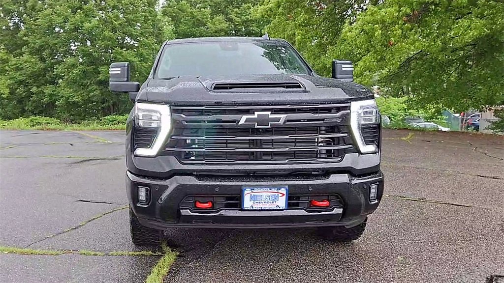 2025 Chevrolet Silverado 2500HD LT photo 3