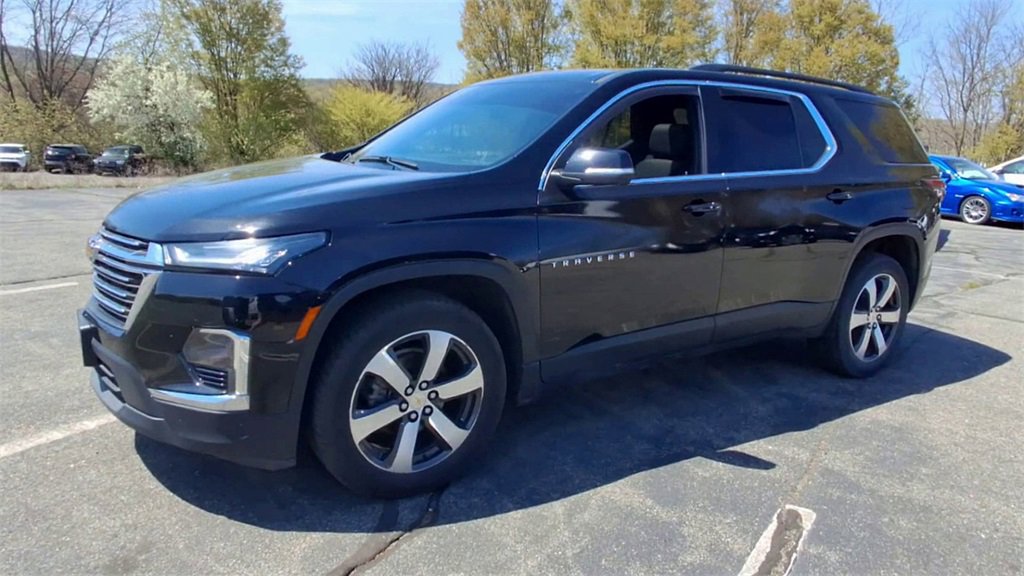2022 Chevrolet Traverse Leather photo 2