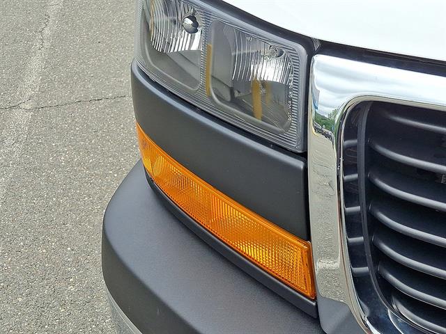 2025 GMC Savana Cargo Work Van - Photo 25