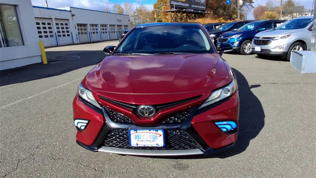 2018 Toyota Camry XLE photo 3