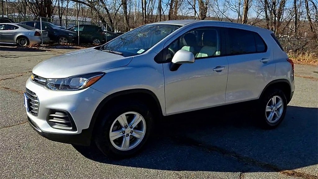 2022 Chevrolet Trax LS photo 4