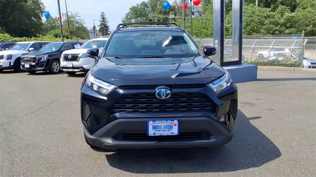 2022 Toyota RAV4 Hybrid XLE photo 3