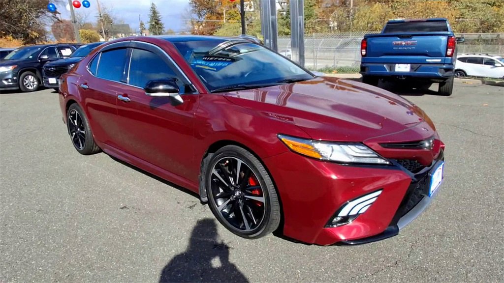 2018 Toyota Camry XLE photo 2
