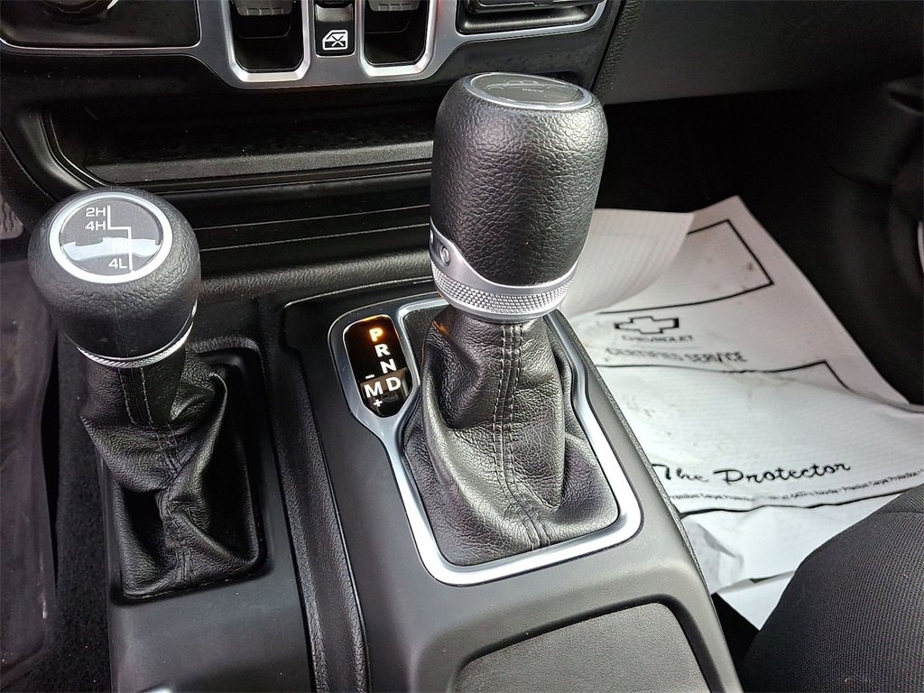 Used 2023 Jeep Gladiator Willys 4x4 Truck