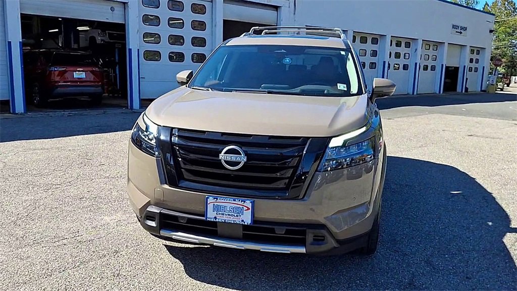 2025 Nissan Pathfinder Platinum photo 3