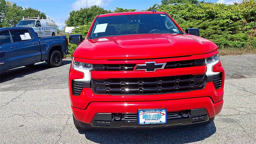 2023 Chevrolet Silverado 1500 RST photo 2