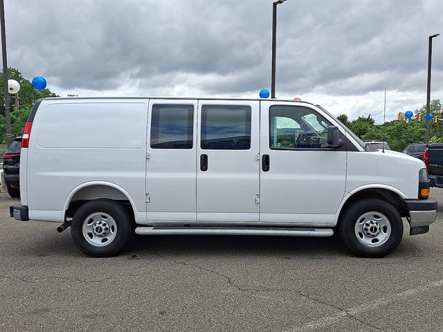 2025 GMC Savana Cargo Work Van - Photo 23