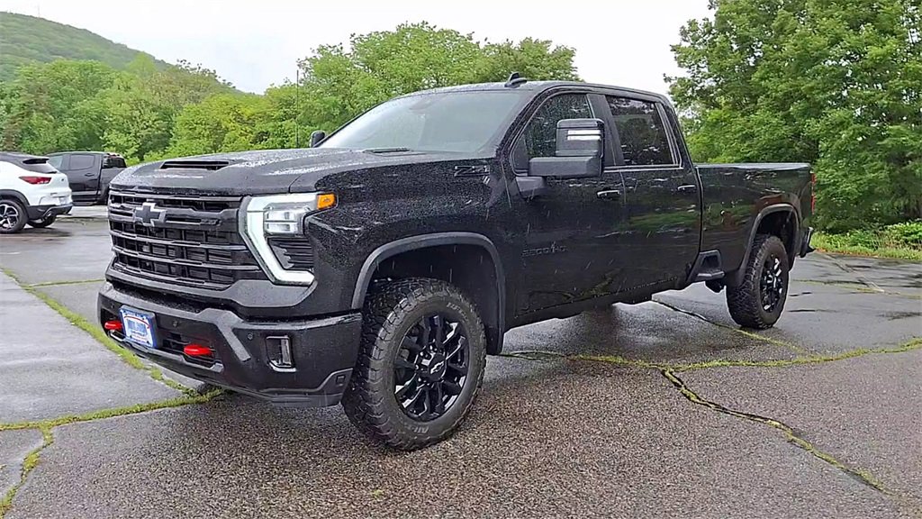 2025 Chevrolet Silverado 2500HD LT photo 4