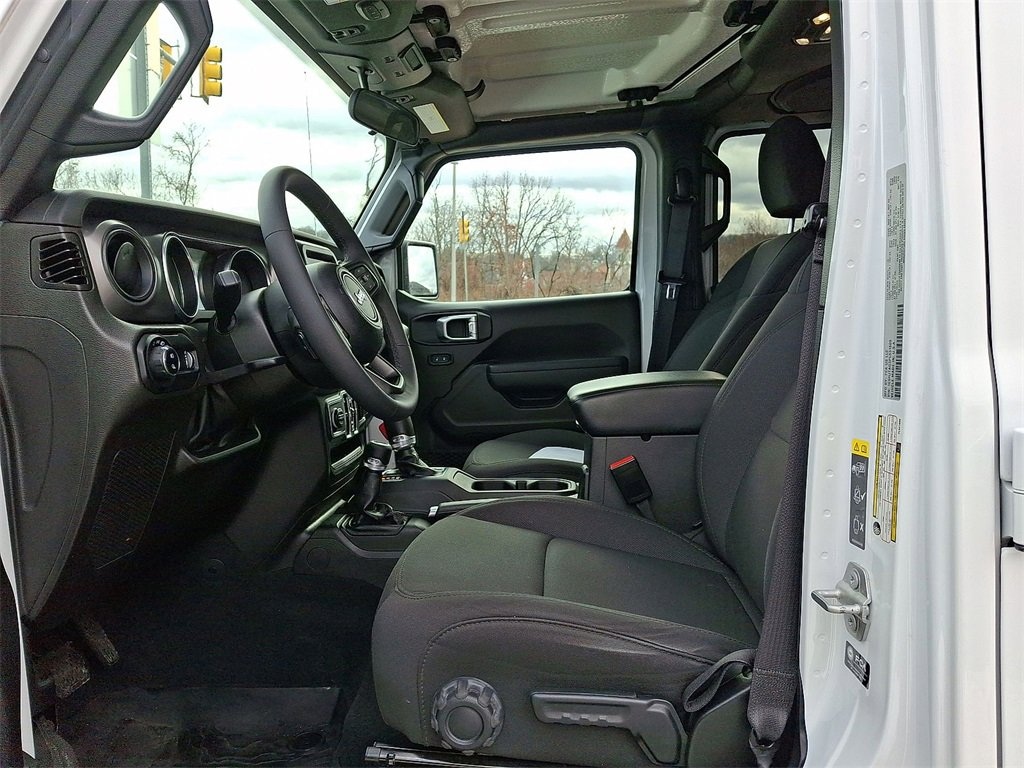 Used 2023 Jeep Gladiator Willys 4x4 Truck