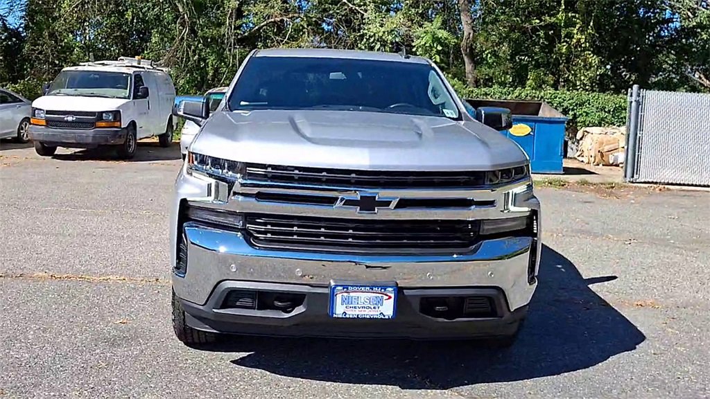 2022 Chevrolet Silverado 1500 LT photo 3