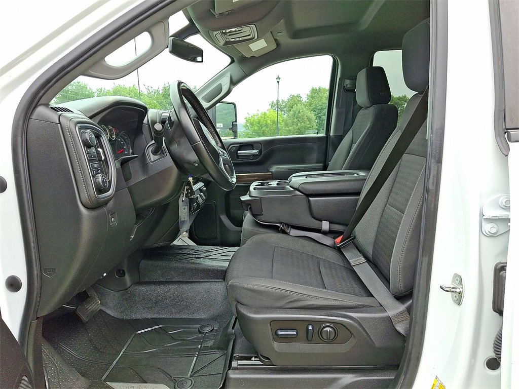 2023 Chevrolet Silverado 2500HD LT photo 3