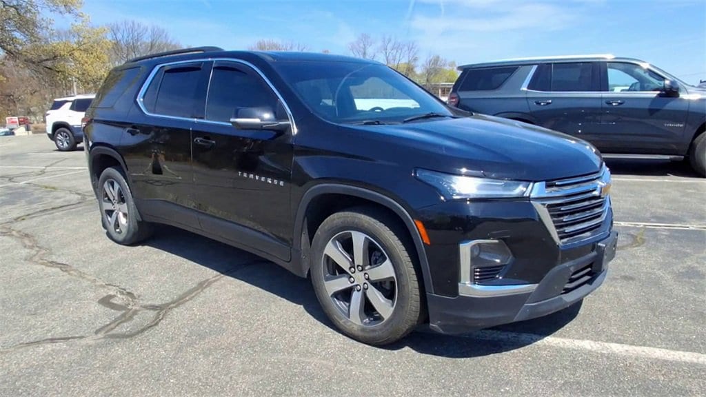 Used 2022 Chevrolet Traverse 3LT with VIN 1GNEVHKW9NJ136059 for sale in Dover, NJ