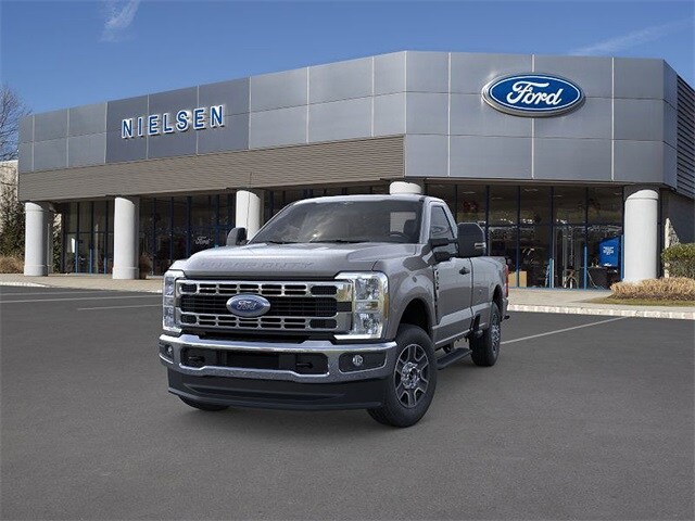 2025 Ford F-350 XLT photo 2