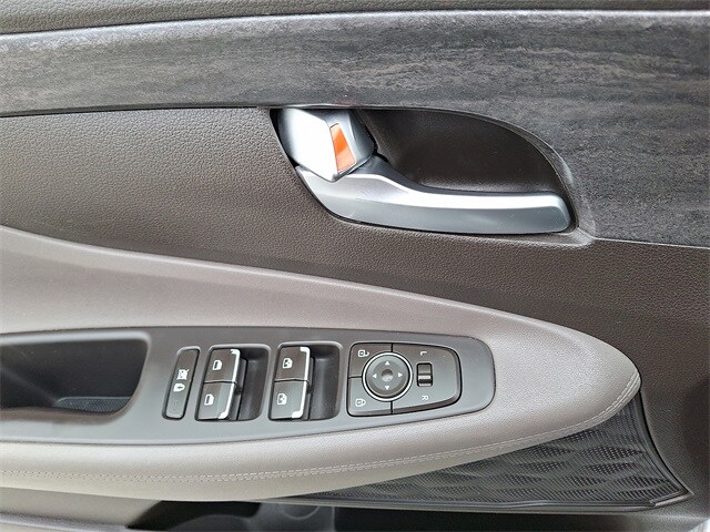 2020 Hyundai Santa Fe SEL photo 2