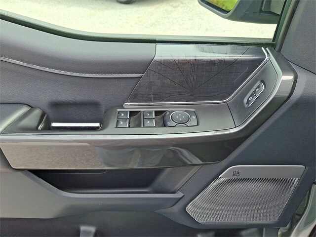 2023 Ford F-150 XLT photo 2
