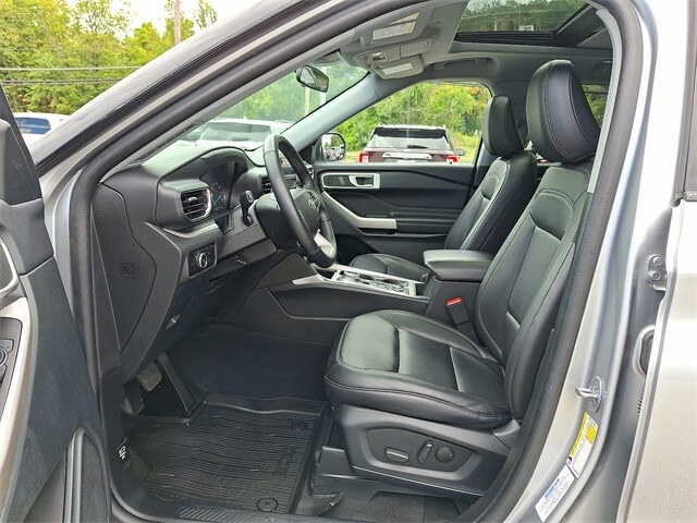 2023 Ford Explorer XLT photo 3