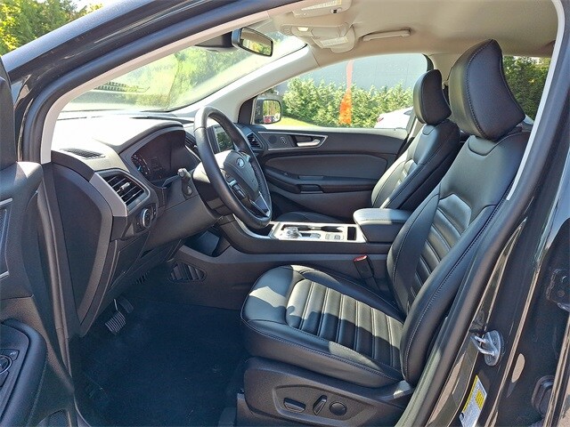 2023 Ford Edge SEL photo 3