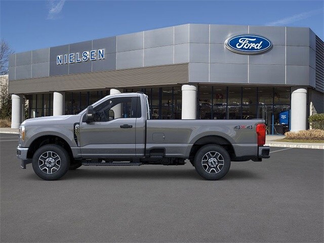 2025 Ford F-350 XLT photo 3