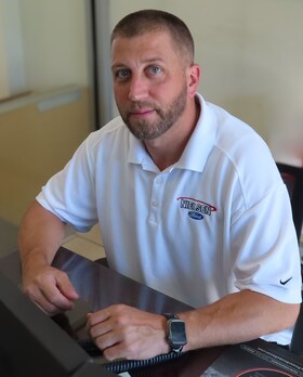 Staff member Geoffrey Braden from ID_088c08133632