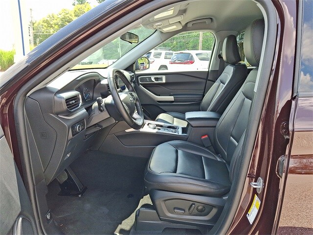 2023 Ford Explorer XLT photo 3