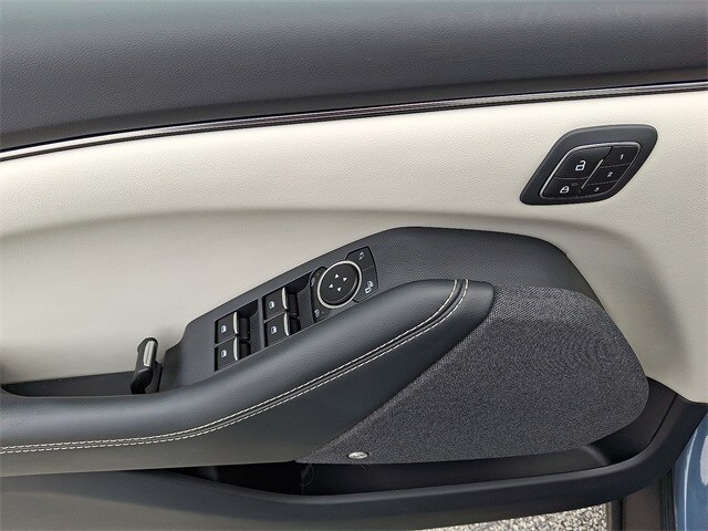 2023 Ford Mustang Mach-E Premium photo 2