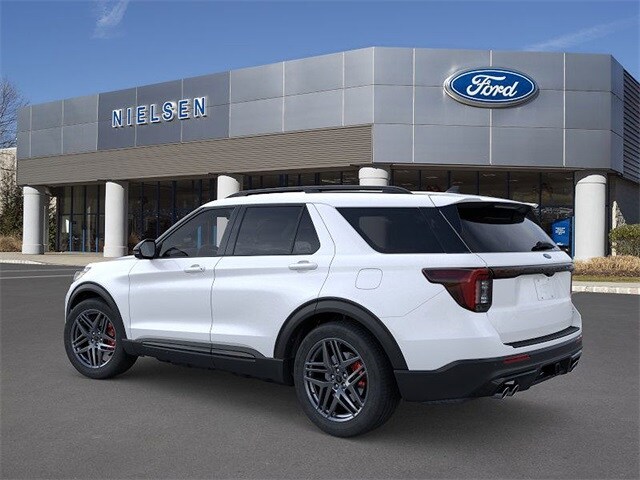2025 Ford Explorer ST photo 4