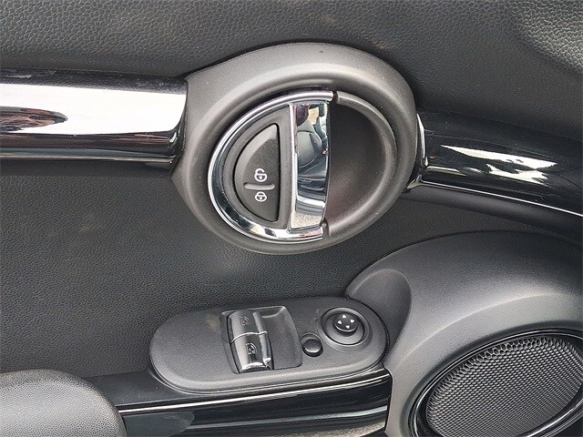 2020 Mini Cooper 2 Door Hardtop S photo 2