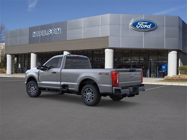 2025 Ford F-350 XLT photo 4