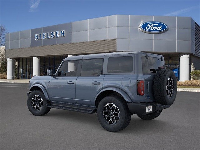 2025 Ford Bronco Outer Banks photo 2