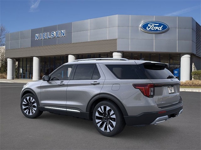 2026 Ford Explorer Platinum photo 2