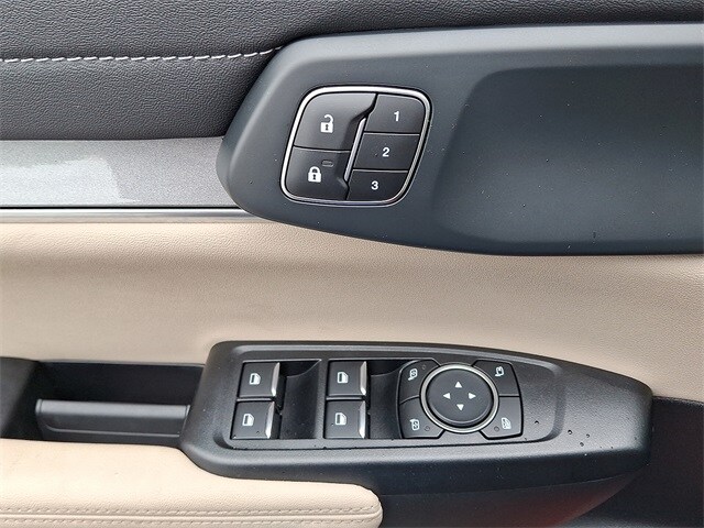 2024 Ford Ranger Lariat photo 2